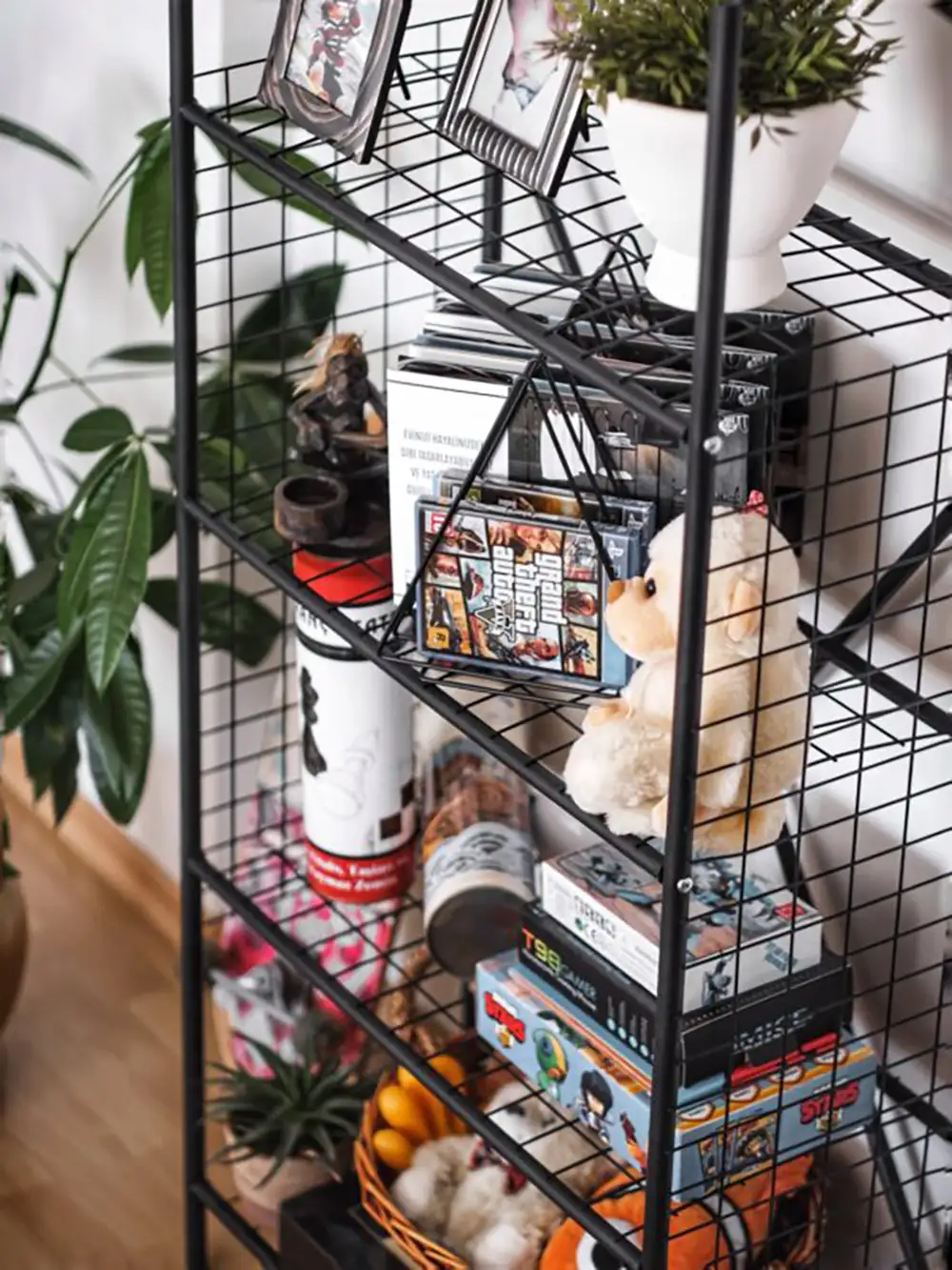 Bookshelf With Wide Metal Shelves (5 Layers)